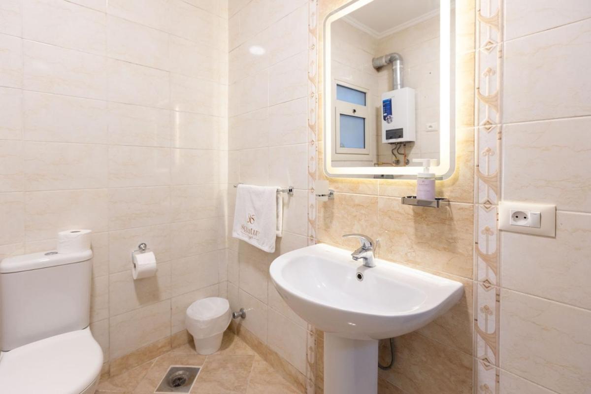 Signature Spacious Luxury Apartment *