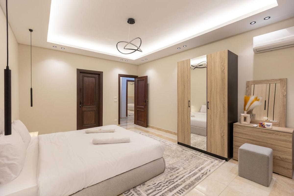 Signature Spacious Luxury Apartment