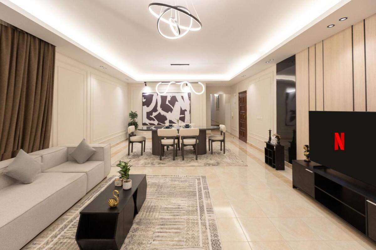 Signature Spacious Luxury Apartment *