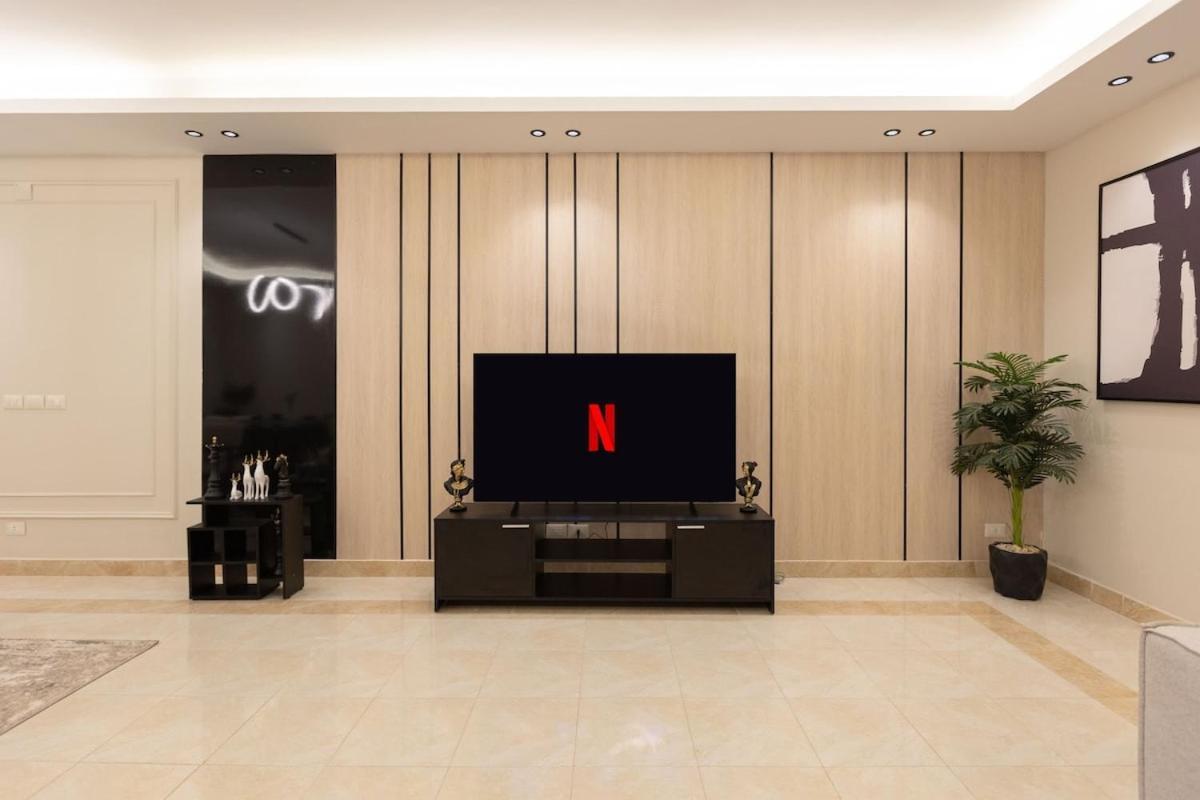 Signature Spacious Luxury Apartment