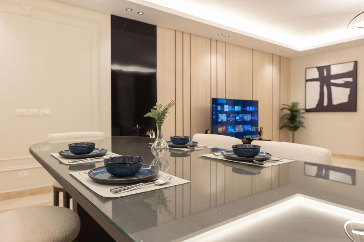 Signature Spacious Luxury Apartment